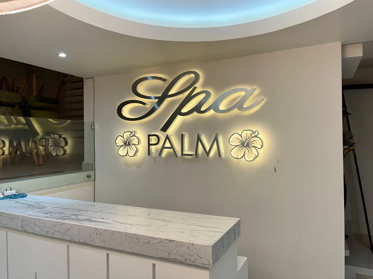 In UV backdrop fomex spa Nha Trang