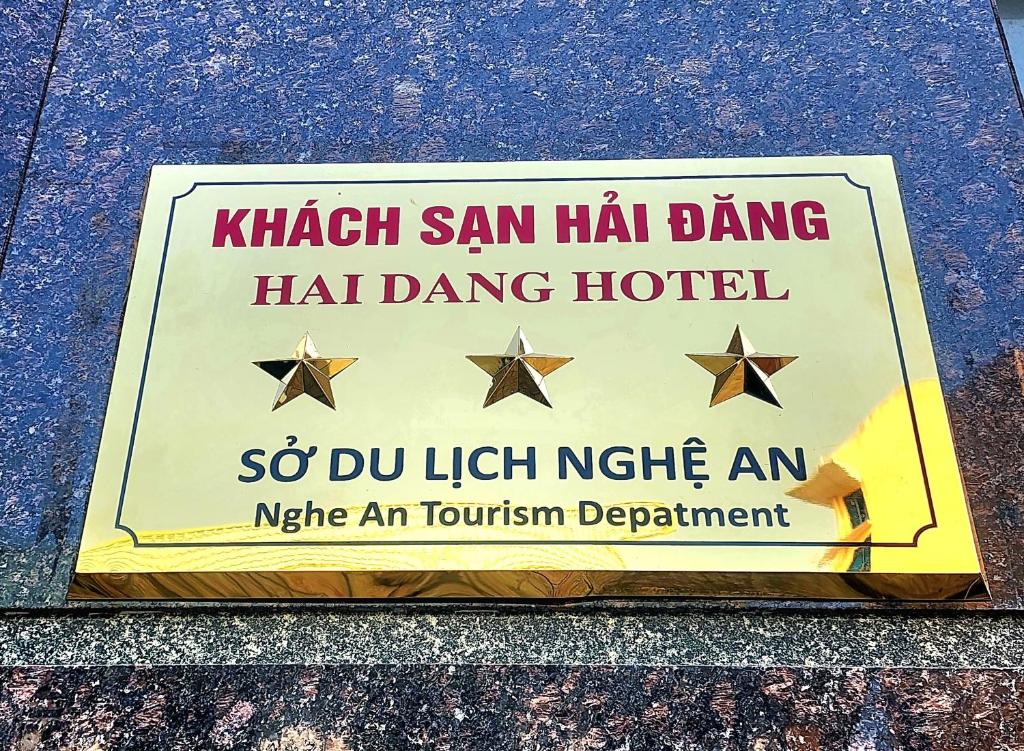 in UV inox bảng hiệu khách sạn Quy Nhơn