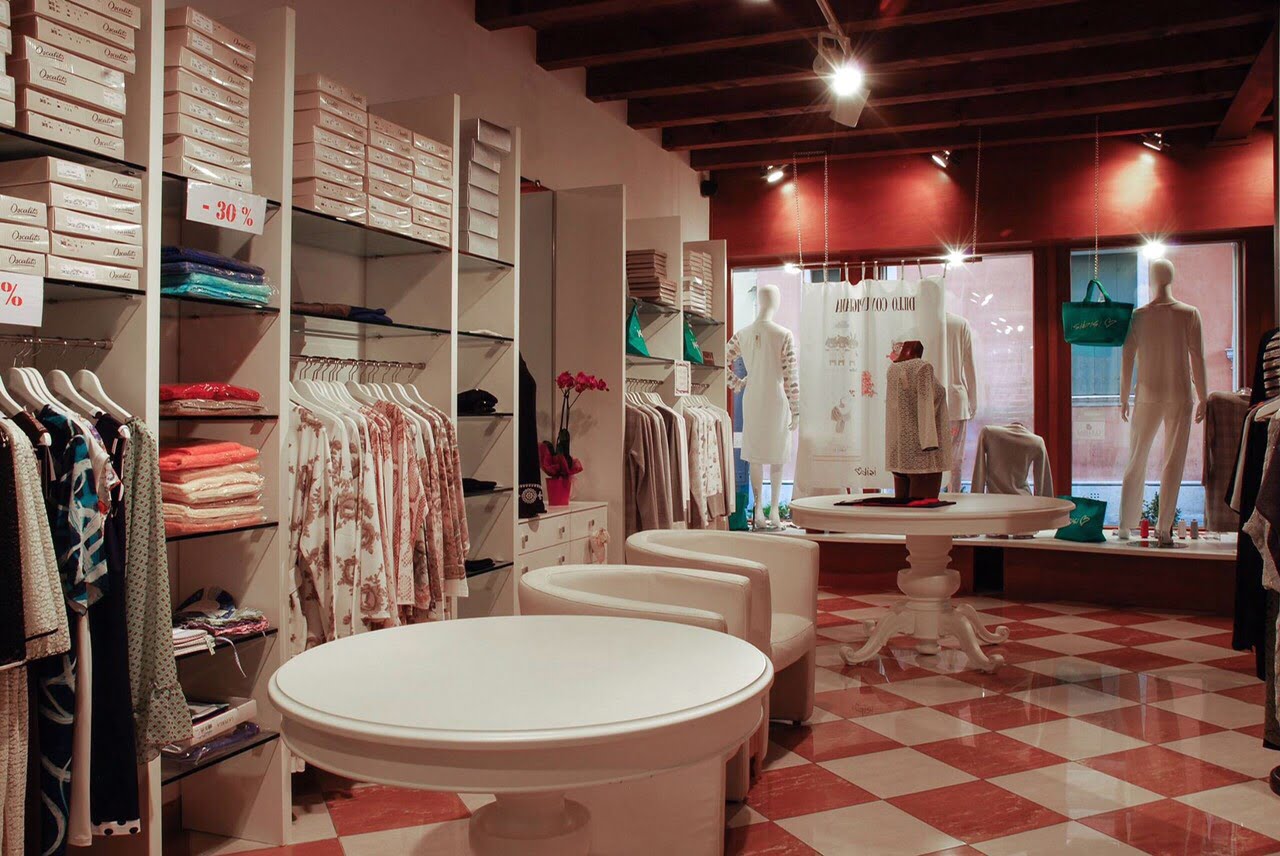 Thi công thiết kế shop quần áo HCM | Tối Ưu Không Gian Thu Hút Khách Hàng 6 thi công thiết kế shop quần áo HCM