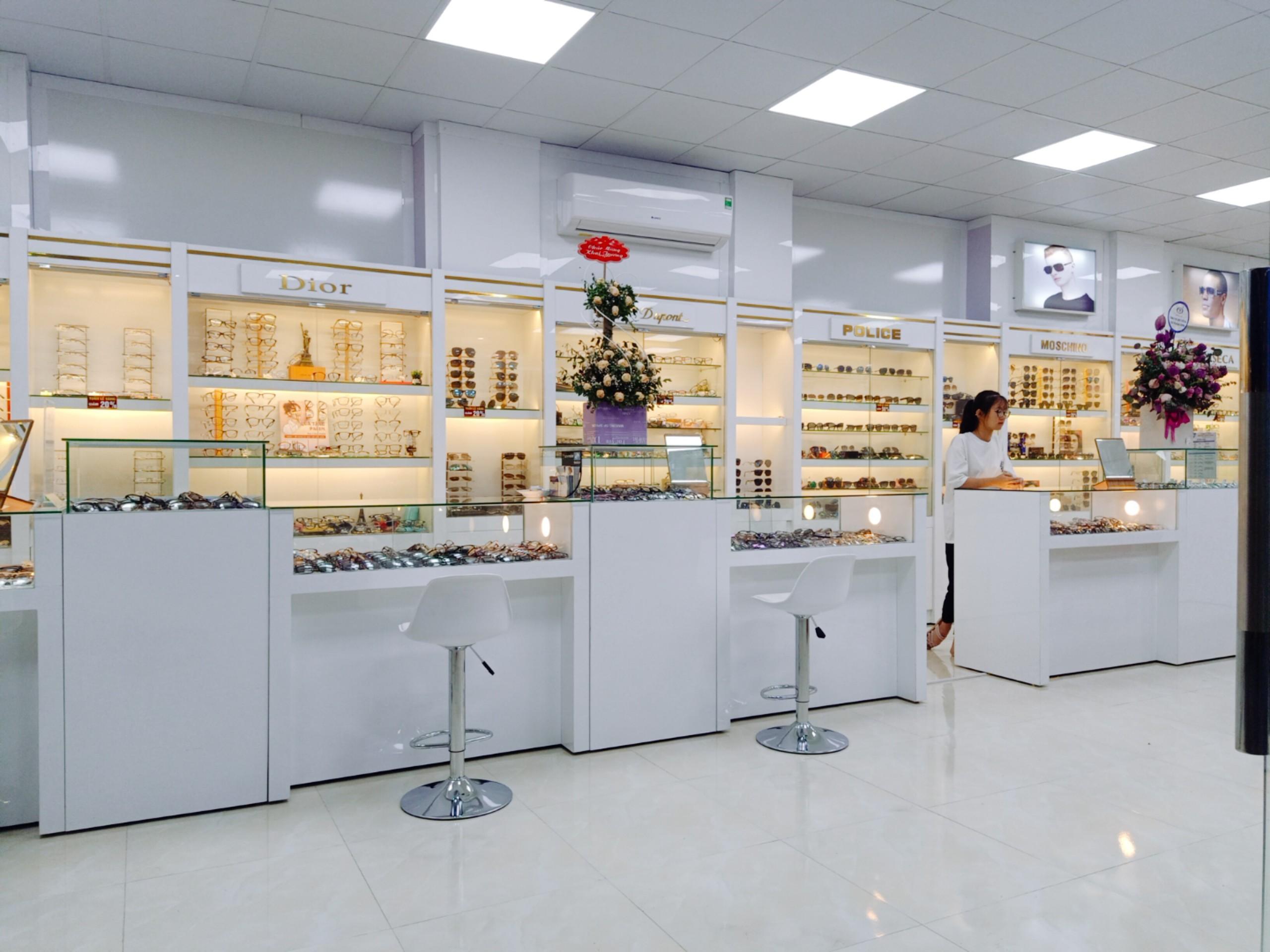 Thiết Kế Thi Công Tiệm Mắt Kính Quảng Bình – Bí Quyết Thu Hút Khách Hàng Mà Chủ Tiệm Nào Cũng Nên Biết 4 Thiết Kế Thi Công Tiệm Mắt Kính Quảng Bình