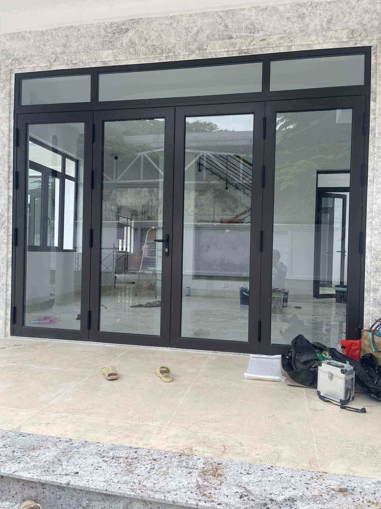 Cửa nhôm kính Xingfa và cửa nhôm thông thường