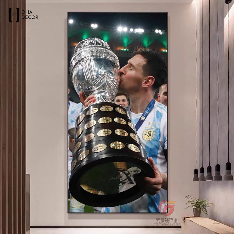 Tranh bóng đá tráng gương Messi Hà Nam mang 7 siêu phẩm rực lửa đến ngôi nhà bạn 5 Tranh bóng đá tráng gương Messi Hà Nam trong màu áo tuyển Argentina hôn cúp vô địch đầy cảm xúc