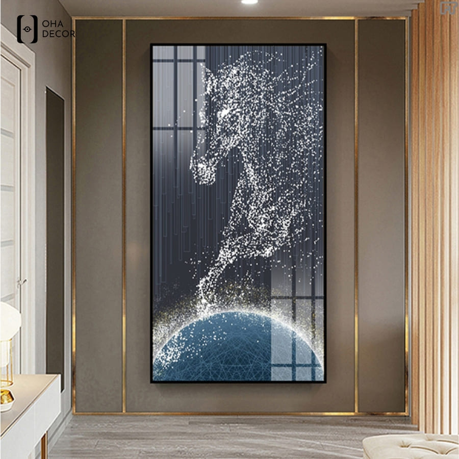 Hiệu ứng phản chiếu từ bức tranh đơn hiện đại tráng gương decor lối ra vào Vĩnh Phúc giúp khu vực tiền sảnh hẹp trông rộng rãi và thông thoáng hơn