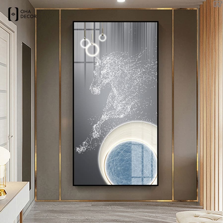 Bức tranh đơn hiện đại tráng gương decor lối ra vào Vĩnh Phúc dáng dọc giúp tôn lên nét thanh thoát và tạo sự cân bằng hoàn hảo cho khoảng tường hẹp ngang