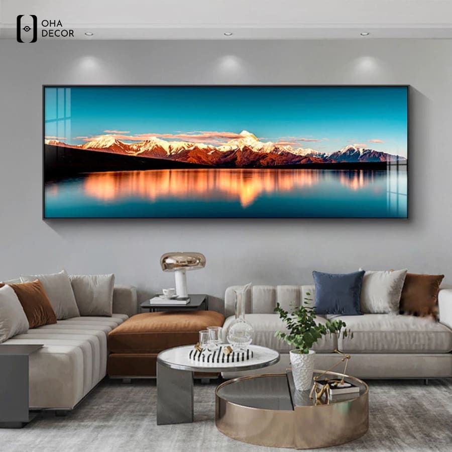 Bề mặt phủ gương acrylic sáng bóng kết hợp khung viền tinh xảo tạo nên bức tranh tráng gương hiện đại làm quà tặng đối tác Long An đạt độ hoàn mỹ cao