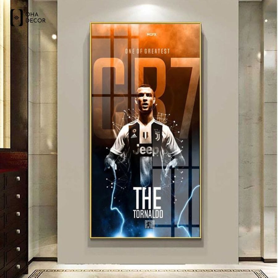 Thiết kế cam đen cá tính tôn vinh Ronaldo, tạo điểm nhấn mạnh mẽ ngay cửa phòng